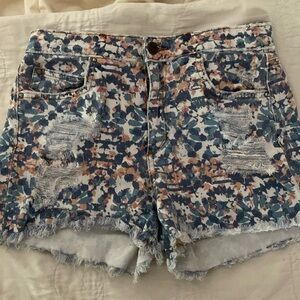 Like New!  Joe’s Jeans Frayed Shorts size 26